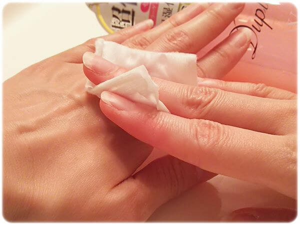 デュプレール Wセラミド化粧水手に塗ってみる