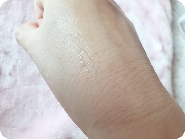 酒しずく手に塗った感じ