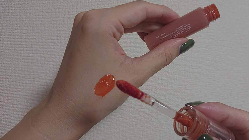 塗ってみたカラーはパッケージとは違う印象