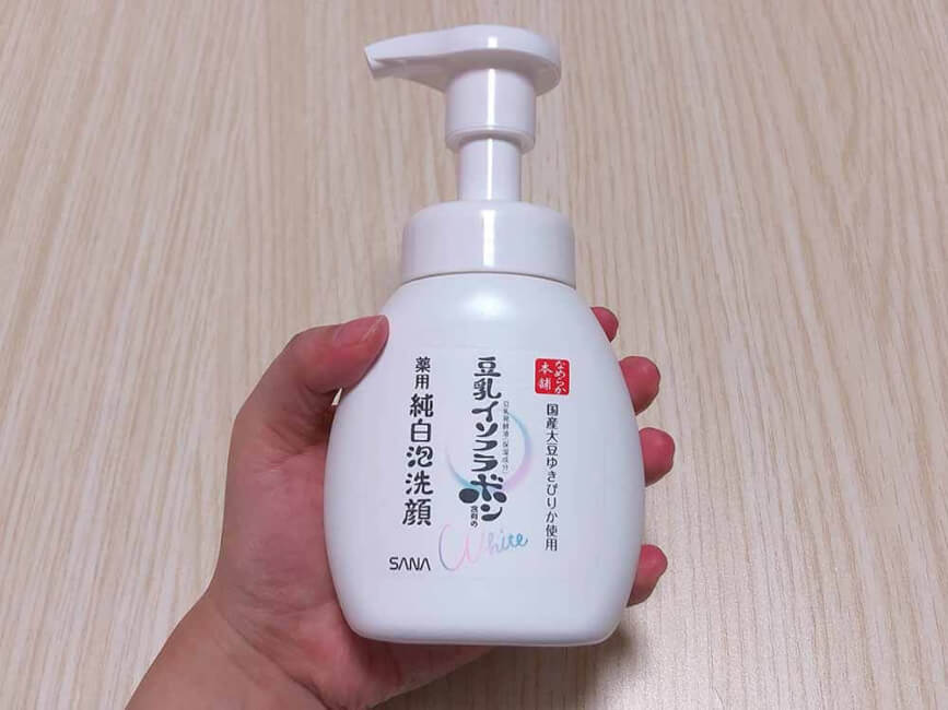 お風呂場や洗面台に馴染みやすい、シンプルなデザイン