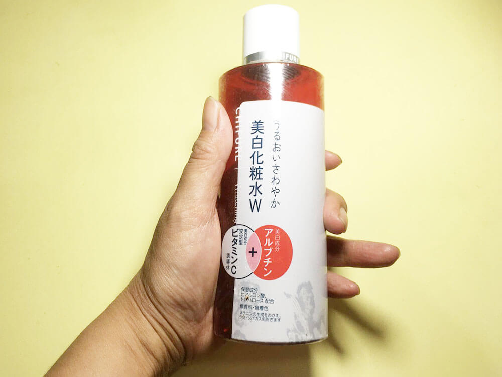 手にフィットする180ml入りのボトル